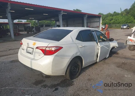 2018 Toyota Corolla Le z USA, uszkodzony, nr VIN 5YFBURHE1JP748328